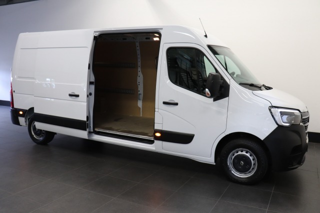 Renault Master T35 2.3 dCi 135PK L3H2 EURO 6 - Airco - Cruise - € 18.950,- Ex.