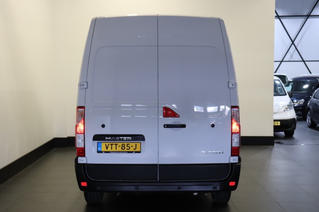 Renault Master T35 2.3 dCi 135PK L3H2 EURO 6 - Airco - Cruise - € 18.950,- Ex.