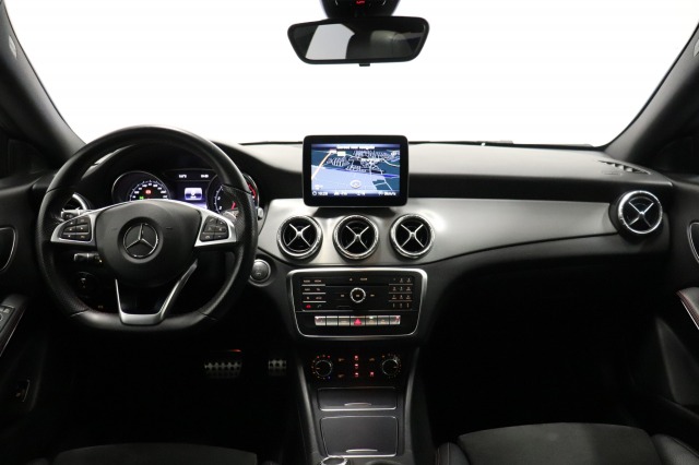 Mercedes-Benz CLA-Klasse 180 Business Solution AMG - Pano - Camera - Cruise - Navi - € 21.950,- Incl.