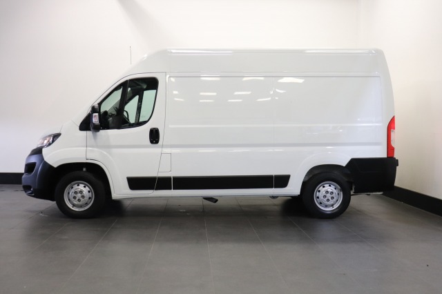 Peugeot Boxer 2.2 BlueHDi L2H2 140PK - EURO 6 - Airco - Navi - Cruise - Camera - € 13.900,- Excl. Peugeot Boxer 2.2 BlueHDi L2H2 140PK - EURO 6 - Airco - Navi - Cruise - Camera - € 13.900,- Excl.