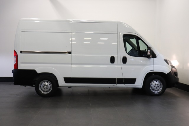 Peugeot Boxer 2.2 BlueHDi L2H2 140PK - EURO 6 - Airco - Navi - Cruise - Camera - € 13.900,- Excl. Peugeot Boxer 2.2 BlueHDi L2H2 140PK - EURO 6 - Airco - Navi - Cruise - Camera - € 13.900,- Excl.