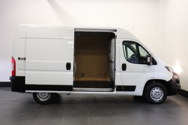 Peugeot Boxer 2.2 BlueHDi L2H2 140PK - EURO 6 - Airco - Navi - Cruise - Camera - € 13.900,- Excl. Peugeot Boxer 2.2 BlueHDi L2H2 140PK - EURO 6 - Airco - Navi - Cruise - Camera - € 13.900,- Excl.