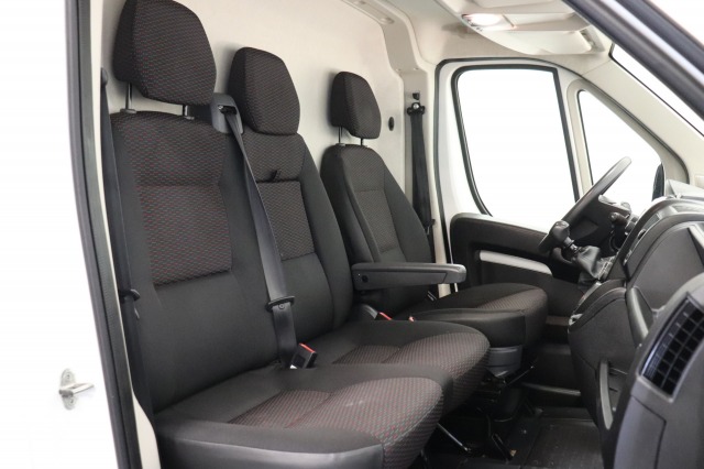 Peugeot Boxer 2.2 BlueHDi L2H2 140PK - EURO 6 - Airco - Navi - Cruise - Camera - € 13.900,- Excl. Peugeot Boxer 2.2 BlueHDi L2H2 140PK - EURO 6 - Airco - Navi - Cruise - Camera - € 13.900,- Excl.