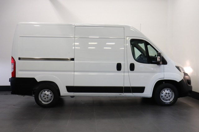 Peugeot Boxer 2.2 BlueHDi L2H2 140PK - EURO 6 - Airco - Navi - Cruise - Camera - € 13.900,- Excl. Peugeot Boxer 2.2 BlueHDi L2H2 140PK - EURO 6 - Airco - Navi - Cruise - Camera - € 13.900,- Excl.