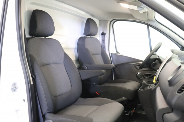 Renault Trafic 2.0 dCi 145PK EURO 6 - AC/climate - Navi - Cruise - € 12.900,- Excl.