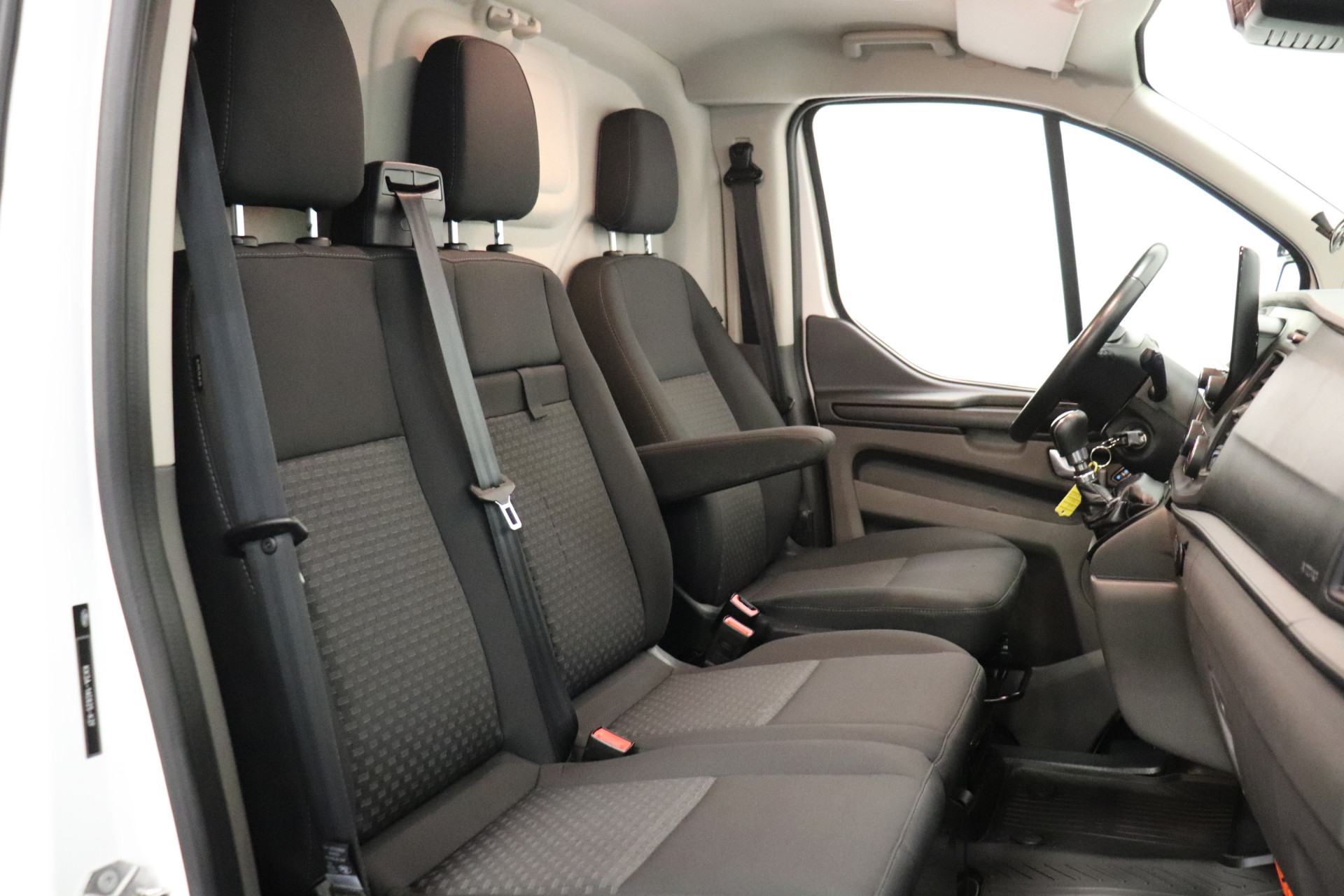 Ford Transit Custom 2.0 TDCI 130PK L2 EURO 6 - Airco - Cruise - Camera - € 12.950,- Excl. Ford Transit Custom 2.0 TDCI 130PK L2 EURO 6 - Airco - Cruise - Camera - € 12.950,- Excl.