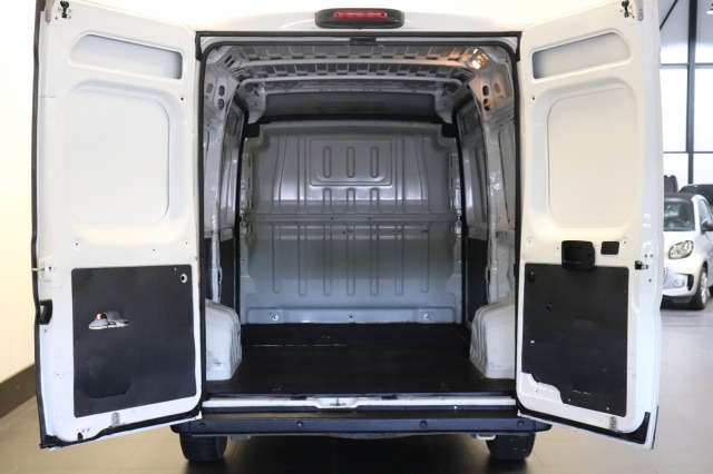 Peugeot Boxer 2.2 BlueHDi 120PK 2x Schuifdeur L2H2 EURO 6 - Airco - Navi - Cruise - Camera - € 15.950,-