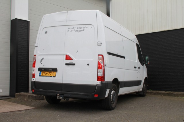Renault Master 2.3 dCi 135PK L2H2 EURO 6 - Airco - Navi - Cruise - € 14.900,- Excl.