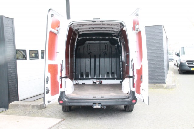 Renault Master 2.3 dCi 135PK L2H2 EURO 6 - Airco - Navi - Cruise - € 14.900,- Excl.