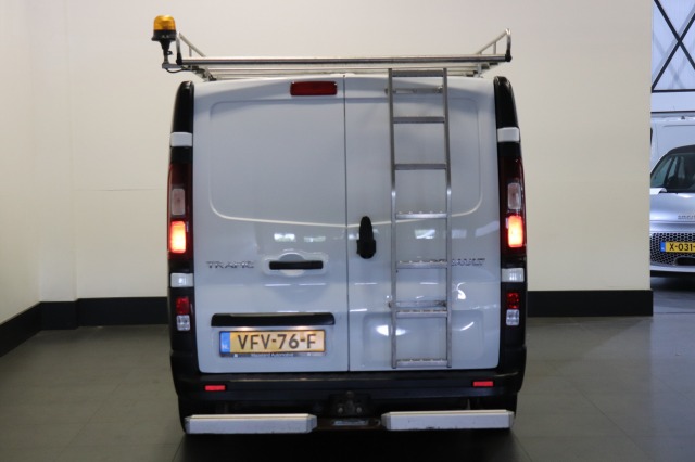 Renault Trafic 1.6 dCi EURO 6 - Airco - Cruise - PDC - Trekhaak - € 10.900,- Excl.