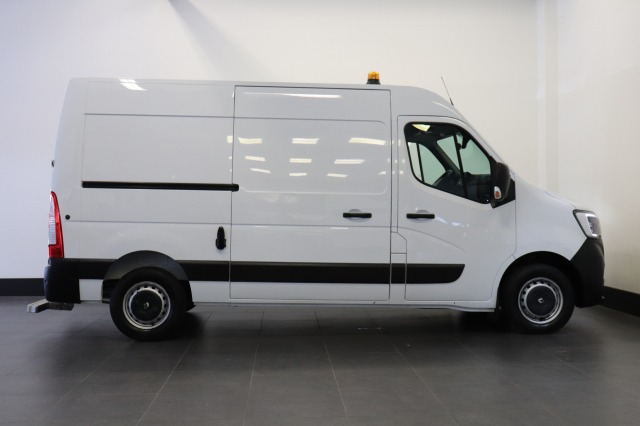 Renault Master 2.3 dCi 135PK L2H2 EURO 6 - Airco - Cruise - Camera - € 12.950,- Excl.