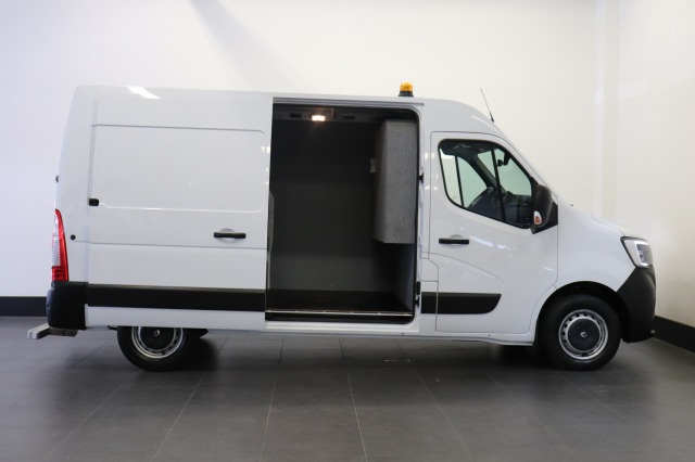 Renault Master 2.3 dCi 135PK L2H2 EURO 6 - Airco - Cruise - Camera - € 12.950,- Excl.