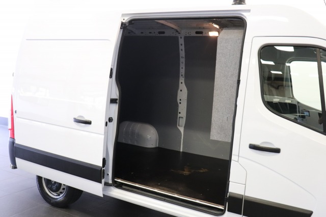 Renault Master 2.3 dCi 135PK L2H2 EURO 6 - Airco - Cruise - Camera - € 12.950,- Excl.
