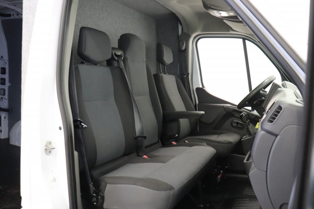 Renault Master 2.3 dCi 135PK L2H2 EURO 6 - Airco - Cruise - Camera - € 12.950,- Excl.