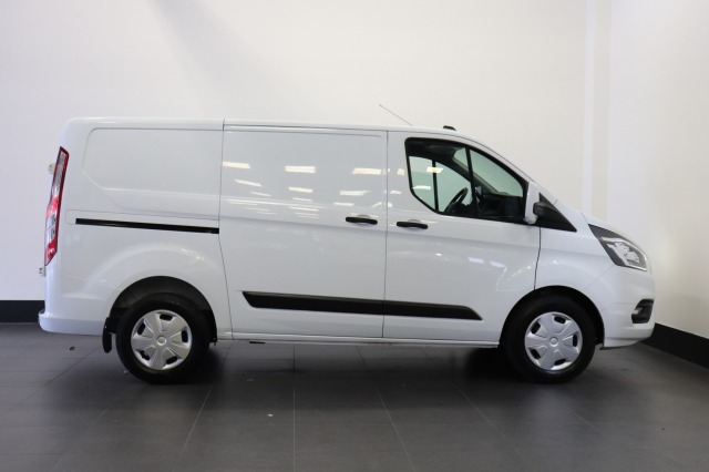 Ford Transit Custom 2.0 TDCI 130PK EURO 6 - Airco - Navi - Cruise - € 13.950,- Excl.