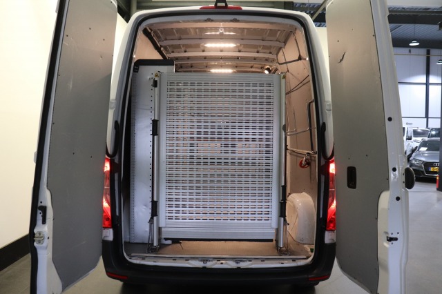 Mercedes-Benz Sprinter 311 2.2 CDI L2H2 Automaat EURO 6 - A/C Climate - Navi - Cruise - Laadbrug - € 16.900,- Excl.