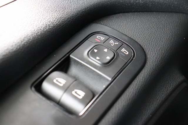 Mercedes-Benz Sprinter 311 2.2 CDI L2H2 Automaat EURO 6 - A/C Climate - Navi - Cruise - Laadbrug - € 16.900,- Excl.