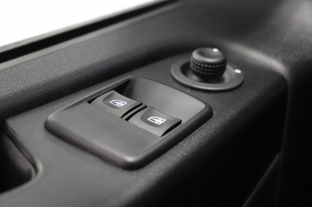 Nissan NV300 2.0 dCi 145PK Automaat EURO 6 - AC/climate - Navi - Cruise - € 11.950,- Excl.