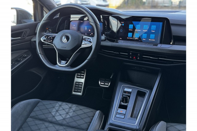 Volkswagen Golf 1.5 eTSI 150PK 3 x R-Line | ACC | Climate | Navi | Carplay | Sfeerverl. | €19.900,- Incl. BTW