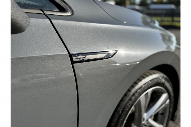 Volkswagen Golf 1.5 eTSI 150PK 3 x R-Line | ACC | Climate | Navi | Carplay | Sfeerverl. | €19.900,- Incl. BTW