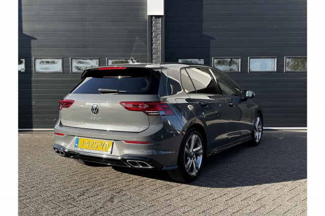 Volkswagen Golf 1.5 eTSI 150PK 3 x R-Line | ACC | Climate | Navi | Carplay | Sfeerverl. | €19.900,- Incl. BTW