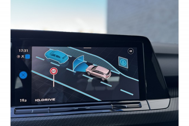 Volkswagen Golf 1.5 eTSI 150PK 3 x R-Line | ACC | Climate | Navi | Carplay | Sfeerverl. | €19.900,- Incl. BTW