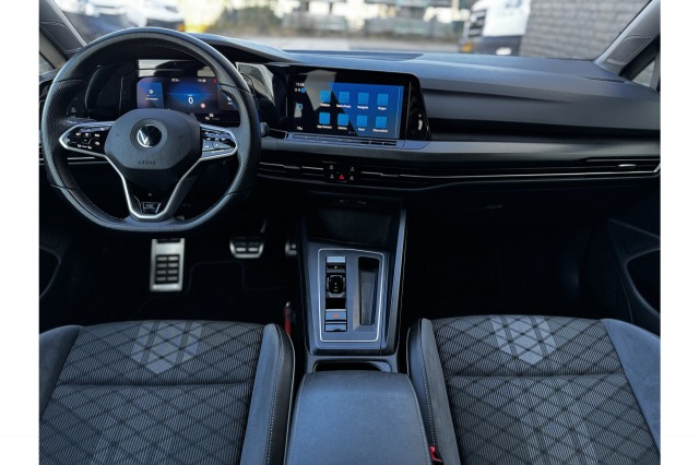 Volkswagen Golf 1.5 eTSI 150PK 3 x R-Line | ACC | Climate | Navi | Carplay | Sfeerverl. | €19.900,- Incl. BTW