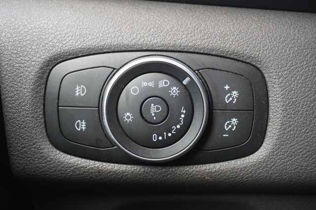 Ford Transit Custom 2.0 TDCI EURO 6 - Airco - Cruise - PDC - Trekhaak - € 13.900,- Excl.