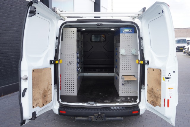 Ford Transit Custom 2.0 TDCI EURO 6 - Airco - Cruise - PDC - Trekhaak - € 13.900,- Excl.