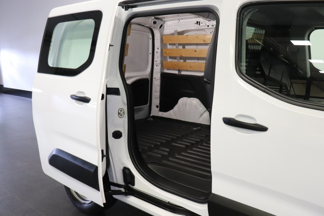 Peugeot Partner 1.2 PT 110PK Benzine! EURO 6 - Airco - Navi - Cruise - € 10.900,- Excl.