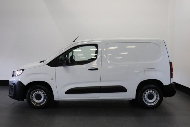Peugeot Partner 1.2 110PK Benzine - Airco - Navi - Cruise - € 9.950,- Excl.