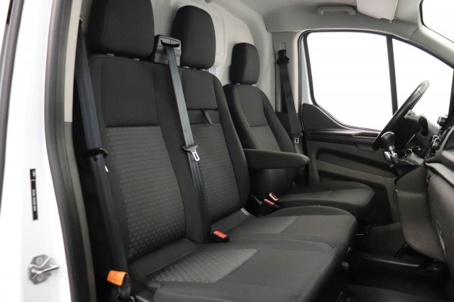 Ford Transit Custom 2.0 TDCI 130PK - EURO 6 - Airco - Navi - Cruise - €12.900,- Excl.