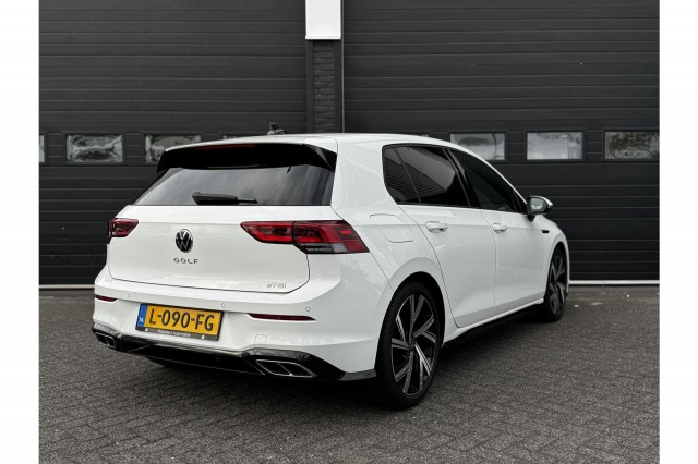 Volkswagen Golf 1.5 eTSI R-Line 3x R-Line | ACC | Climate | Navi | Carplay |Sfeerverl. | €18.950,- Incl. BTW Volkswagen Golf 1.5 eTSI R-Line 3x R-Line | ACC | Climate | Navi | Carplay |Sfeerverl. | €18.950,- Incl. BTW
