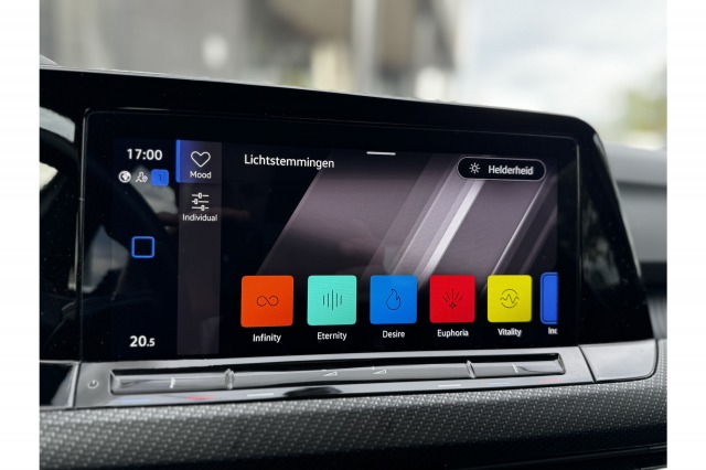 Volkswagen Golf 1.5 eTSI R-Line 3x R-Line | ACC | Climate | Navi | Carplay |Sfeerverl. | €18.950,- Incl. BTW