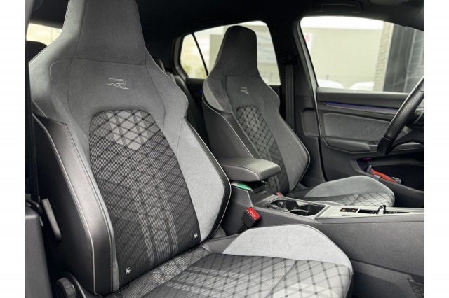 Volkswagen Golf 1.5 eTSI R-Line 3x R-Line | ACC | Climate | Navi | Carplay |Sfeerverl. | €18.950,- Incl. BTW Volkswagen Golf 1.5 eTSI R-Line 3x R-Line | ACC | Climate | Navi | Carplay |Sfeerverl. | €18.950,- Incl. BTW