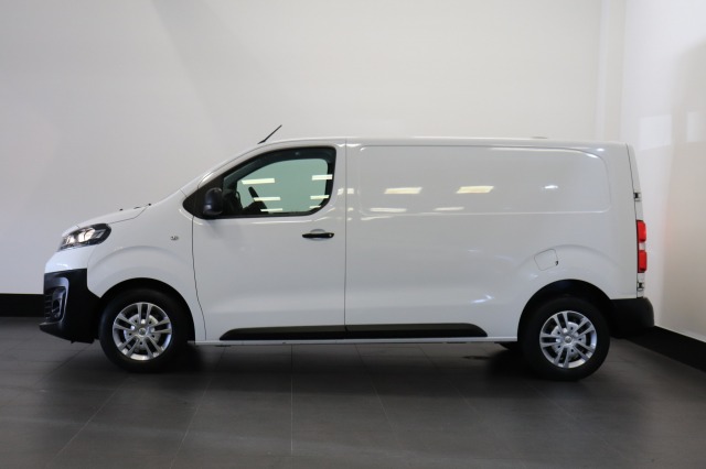Opel Vivaro 2.0 CDTI 122PK L2 EURO 6 - Airco - Navi - Cruise - €12.900,- Excl. Opel Vivaro 2.0 CDTI 122PK L2 EURO 6 - Airco - Navi - Cruise - €12.900,- Excl.