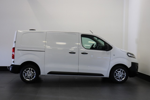 Opel Vivaro 2.0 CDTI 122PK L2 EURO 6 - Airco - Navi - Cruise - €12.900,- Excl. Opel Vivaro 2.0 CDTI 122PK L2 EURO 6 - Airco - Navi - Cruise - €12.900,- Excl.