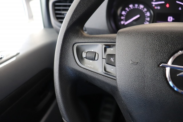 Opel Vivaro 2.0 CDTI 122PK L2 EURO 6 - Airco - Navi - Cruise - €12.900,- Excl. Opel Vivaro 2.0 CDTI 122PK L2 EURO 6 - Airco - Navi - Cruise - €12.900,- Excl.