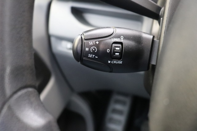 Opel Vivaro 2.0 CDTI 122PK L2 EURO 6 - Airco - Navi - Cruise - €12.900,- Excl. Opel Vivaro 2.0 CDTI 122PK L2 EURO 6 - Airco - Navi - Cruise - €12.900,- Excl.