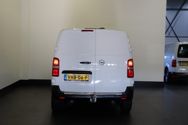 Opel Vivaro 2.0 CDTI 122PK L2 EURO 6 - Airco - Navi - Cruise - €12.900,- Excl. Opel Vivaro 2.0 CDTI 122PK L2 EURO 6 - Airco - Navi - Cruise - €12.900,- Excl.