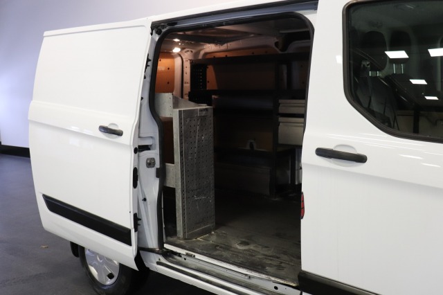 Ford Transit Custom 2.0 TDCI EURO 6 - Airco - Cruise - PDC - €11.900,- Excl. Ford Transit Custom 2.0 TDCI EURO 6 - Airco - Cruise - PDC - €11.900,- Excl.