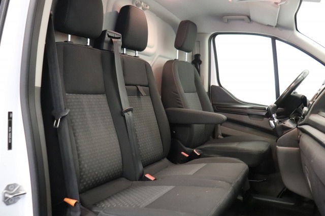 Ford Transit Custom 2.0 TDCI EURO 6 - Airco - Cruise - PDC - €12.499,- Excl.