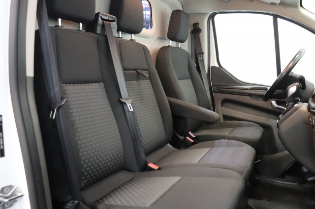 Ford Transit Custom 2.0 TDCI 130PK Automaat L1H2 EURO 6 - Airco - Cruise - Camera - €16.900,- Excl.