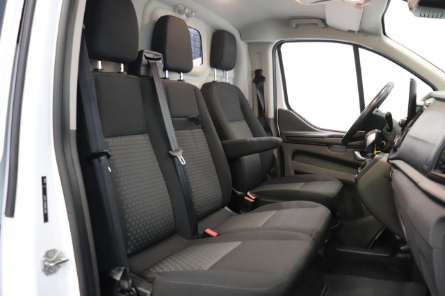 Ford Transit Custom 2.0 TDCI 130PK L1H2 Automaat EURO 6 - Airco - Cruise - Camera - €14.900,- Excl.