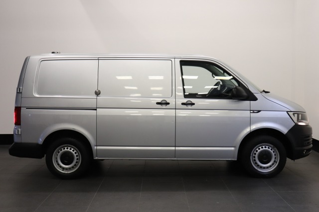 Volkswagen Transporter 2.0 TDI 150PK Automaat EURO 6 - Airco - Navi - Cruise - €14.950,- Excl. Volkswagen Transporter 2.0 TDI 150PK Automaat EURO 6 - Airco - Navi - Cruise - €14.950,- Excl.