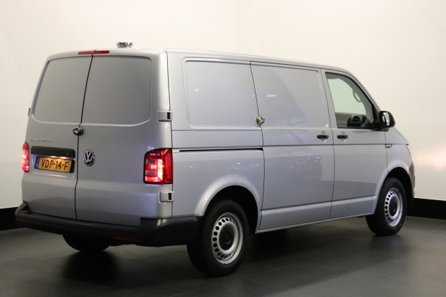 Volkswagen Transporter 2.0 TDI 150PK Automaat EURO 6 - Airco - Navi - Cruise - €14.950,- Excl. Volkswagen Transporter 2.0 TDI 150PK Automaat EURO 6 - Airco - Navi - Cruise - €14.950,- Excl.