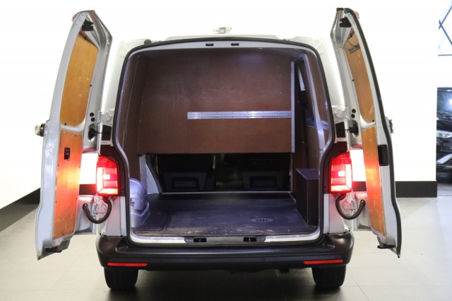 Volkswagen Transporter 2.0 TDI 150PK Automaat EURO 6 - Airco - Navi - Cruise - €14.950,- Excl. Volkswagen Transporter 2.0 TDI 150PK Automaat EURO 6 - Airco - Navi - Cruise - €14.950,- Excl.
