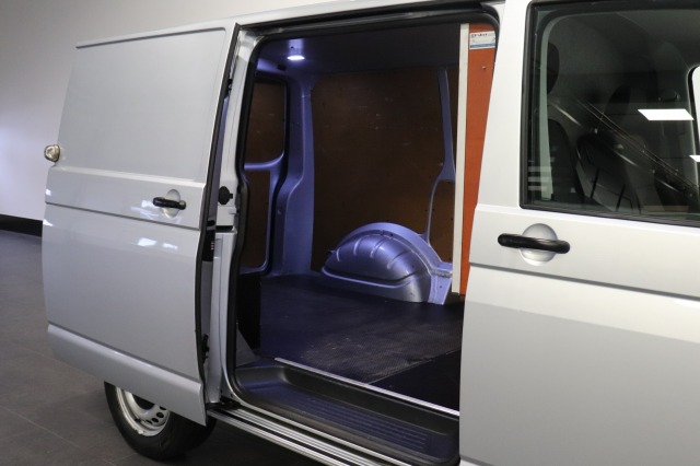Volkswagen Transporter 2.0 TDI 150PK Automaat EURO 6 - Airco - Navi - Cruise - €14.950,- Excl. Volkswagen Transporter 2.0 TDI 150PK Automaat EURO 6 - Airco - Navi - Cruise - €14.950,- Excl.
