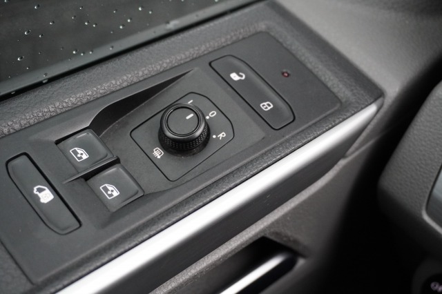 Volkswagen Transporter 2.0 TDI - Airco - Navi - Cruise - € 15.900,- Excl.