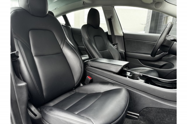 Tesla Model 3 Standard RWD Plus 60 kWh | BTW | Pano | Leder | €14.900,- incl. BTW Tesla Model 3 Standard RWD Plus 60 kWh | BTW | Pano | Leder | €14.900,- incl. BTW